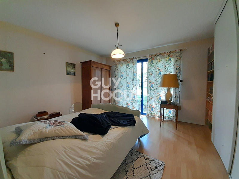 Maison - 218 m² - 8 pièces