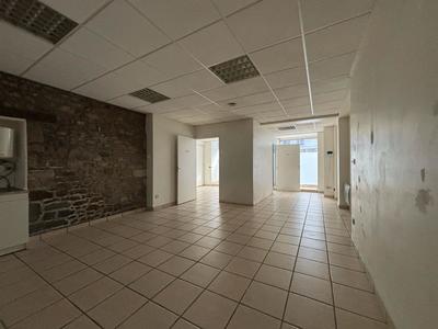 Services - 49 m²