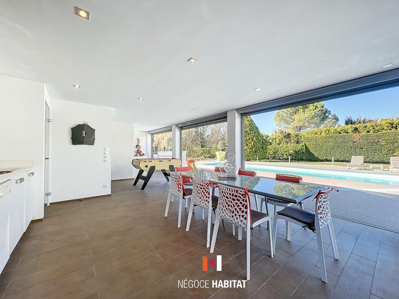 Maison - 251 m² - 6 pièces