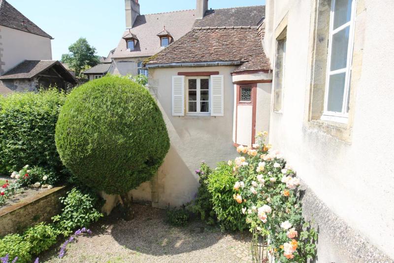 Maison - 240 m² - 8 pièces