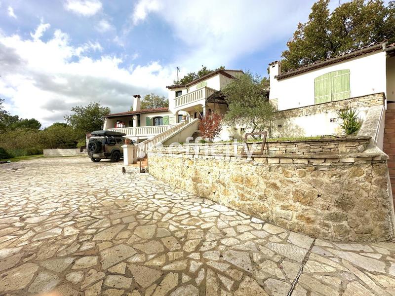 Villa - 230 m² - 9 pièces