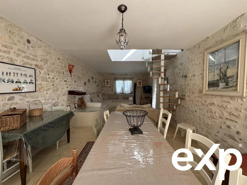 Maison - 300 m² - 7 pièces