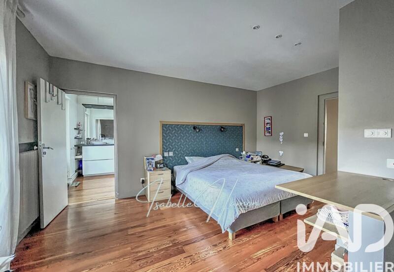 Maison - 212 m² - 9 pièces