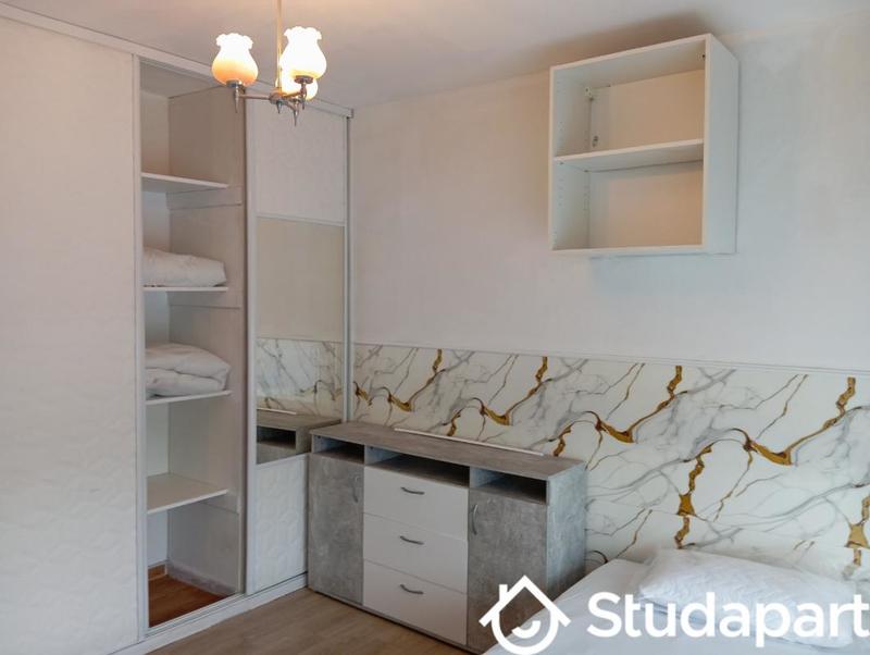 Chambre - 11 m² - 1 pièce