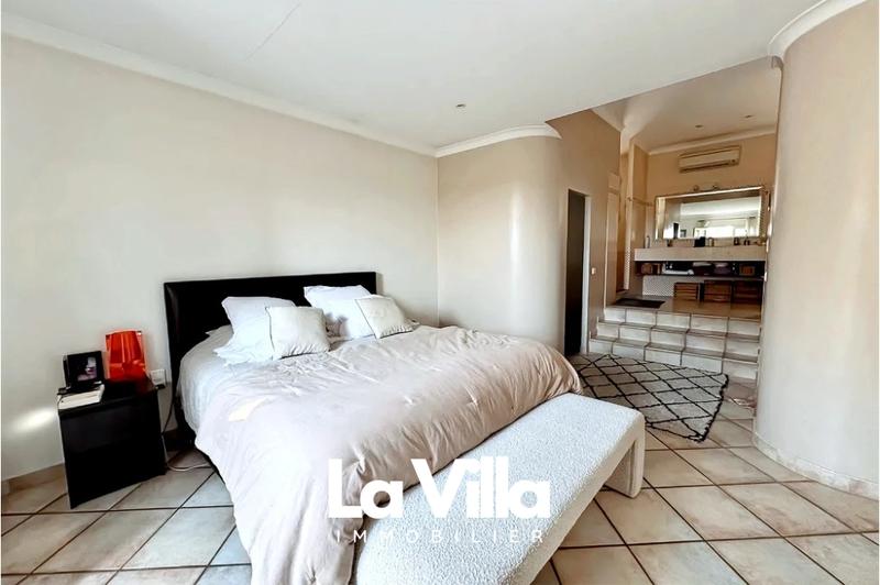 Villa - 200 m² - 5 pièces