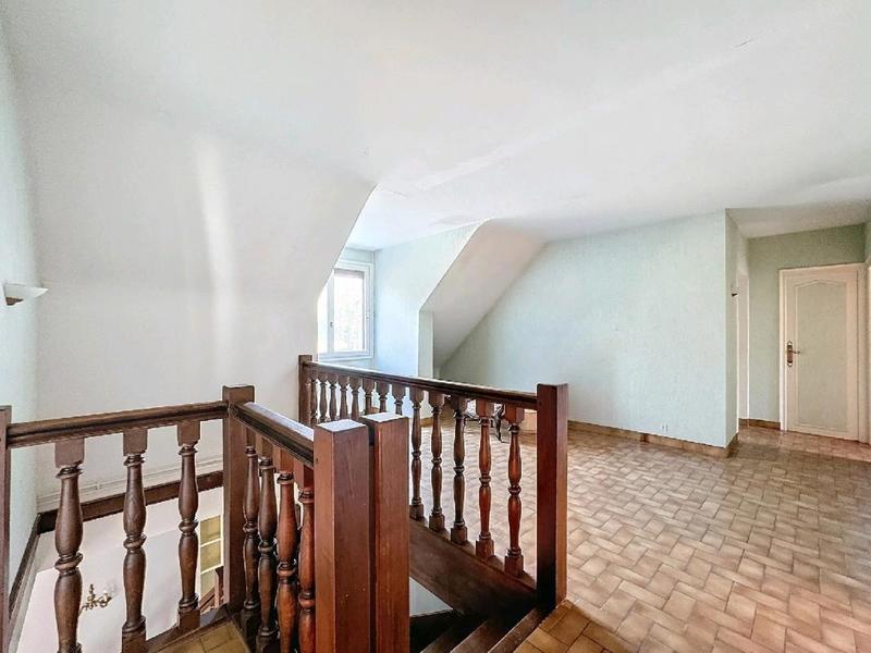 Maison - 280 m² - 8 pièces