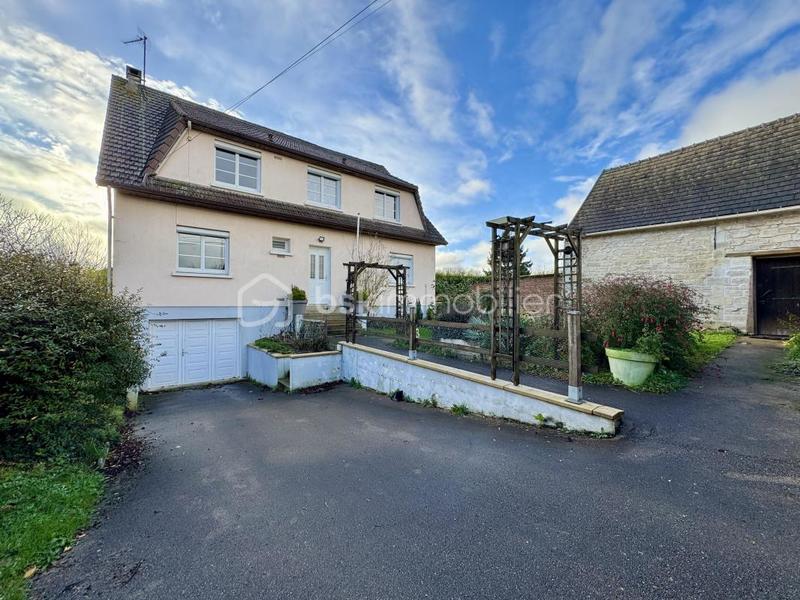 Maison traditionnelle - 194 m² - 7 pièces