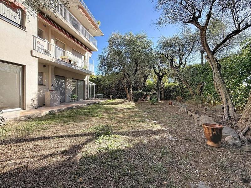 Appartement - 98 m² - 4 pièces