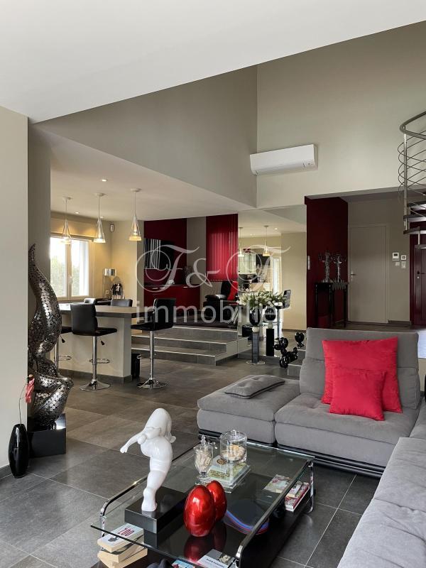 Propriété - 218 m²