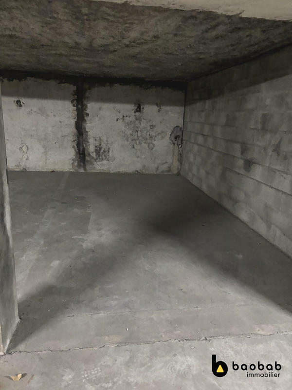 Parking / Garage - 11 m²