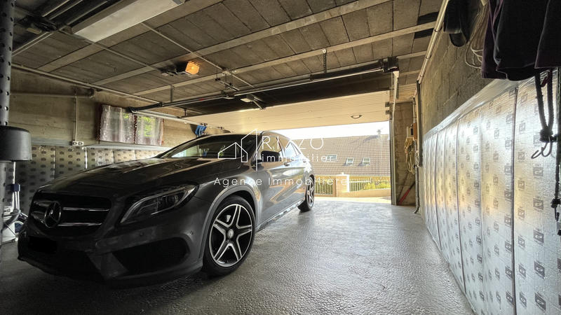 Maison - 246 m² - 9 pièces