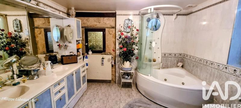 Maison - 260 m² - 7 pièces