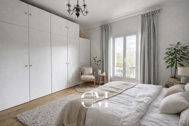 Maison - 240 m² - 8 pièces