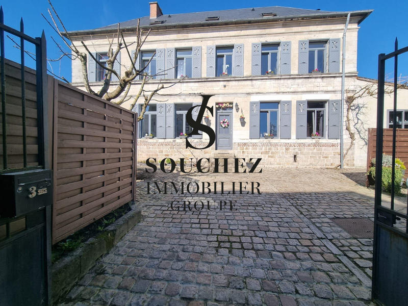 Maison - 250 m² - 8 pièces