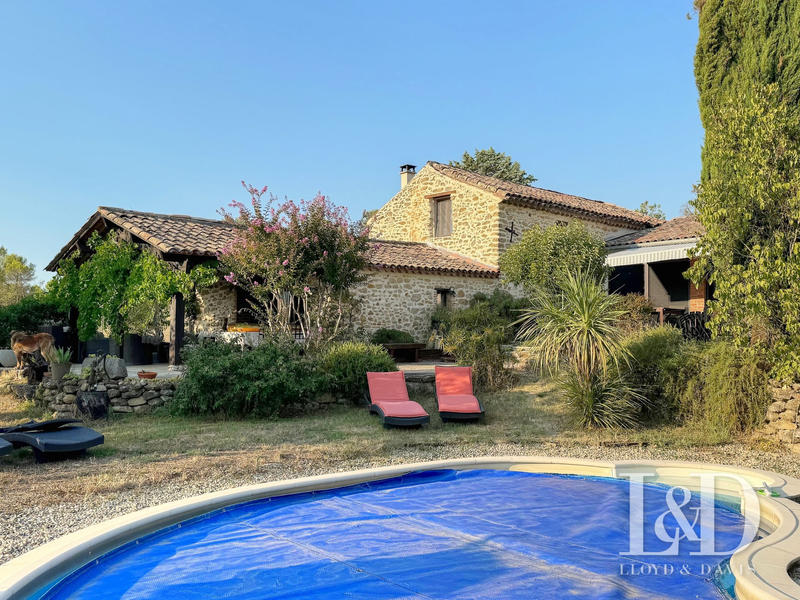 Mas - 250 m² - 9 pièces