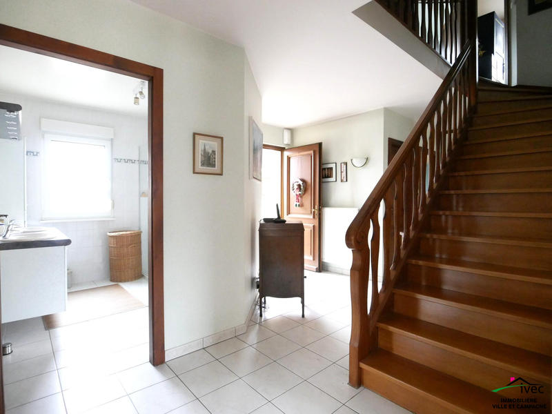 Maison traditionnelle - 142 m² - 5 pièces