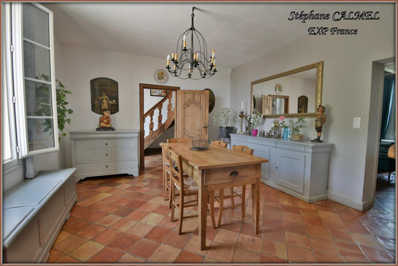 Maison - 305 m² - 14 pièces