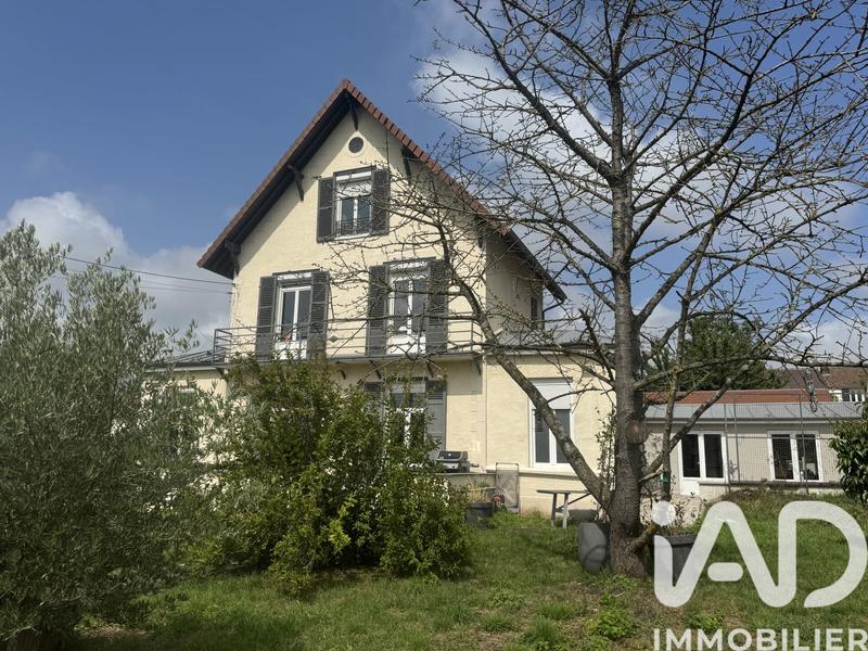 Maison - 212 m² - 8 pièces