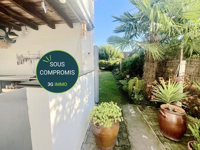 Maison jumelée - 240 m² - 11 pièces