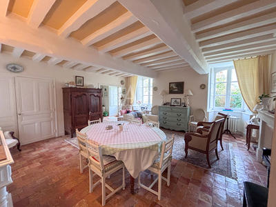 Maison - 240 m² - 8 pièces