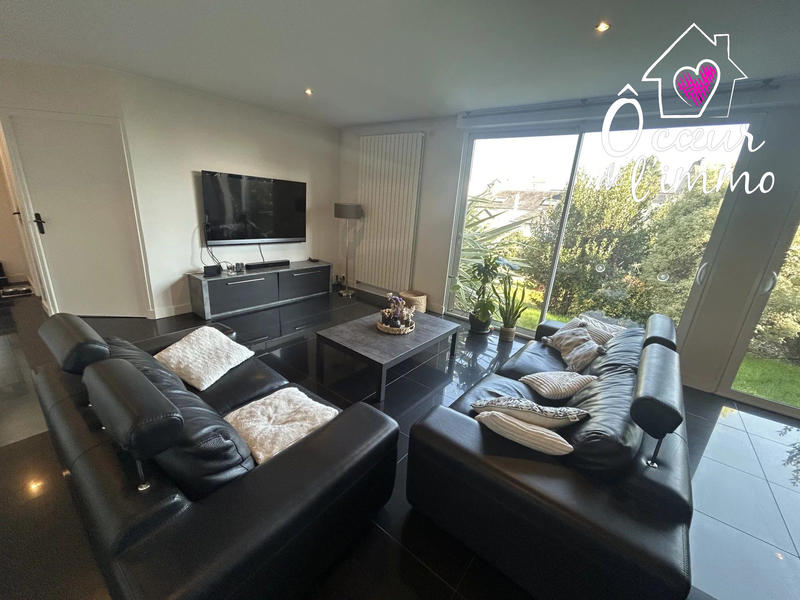 Maison - 251 m² - 9 pièces