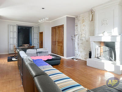 Maison - 272 m² - 9 pièces