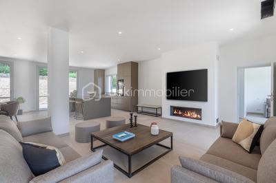 Maison - 243 m² - 6 pièces