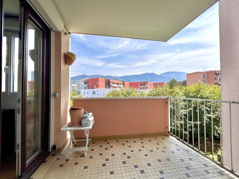 Appartement - 90 m² - 4 pièces