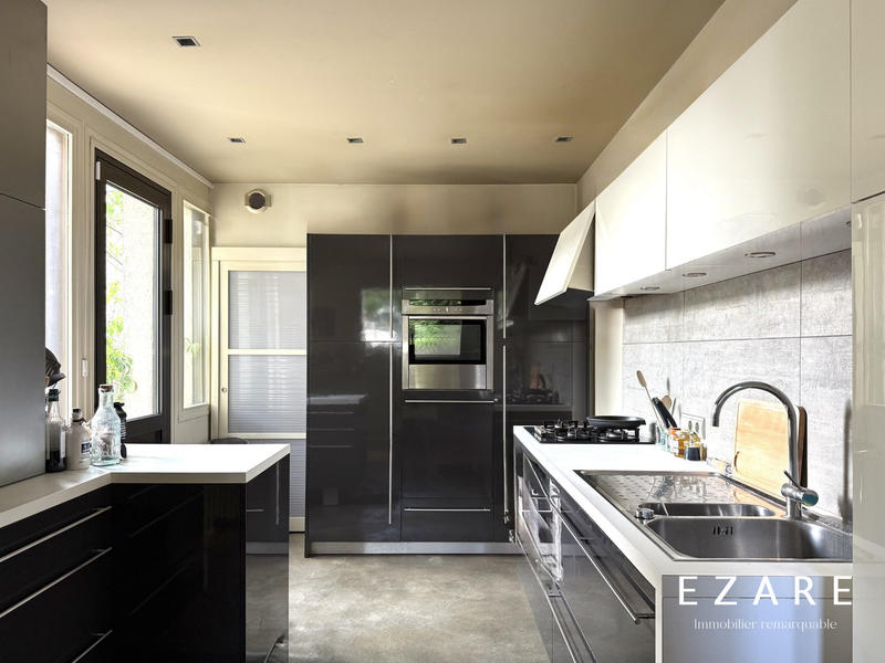 Maison - 249 m² - 8 pièces