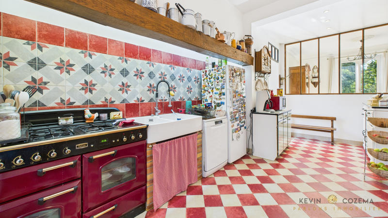 Maison - 212 m² - 10 pièces