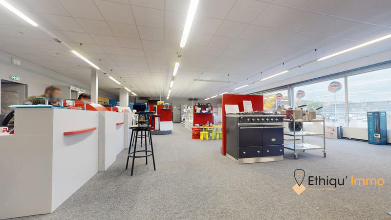 Local commercial - 839 m² - 6 pièces