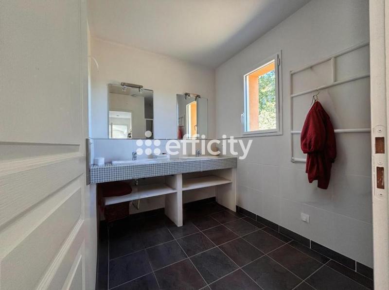 Maison - 220 m² - 6 pièces