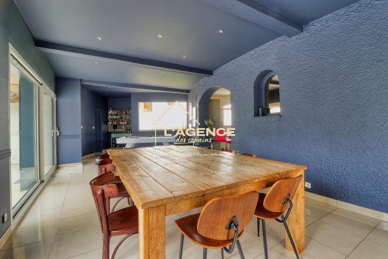 Villa - 250 m² - 11 pièces