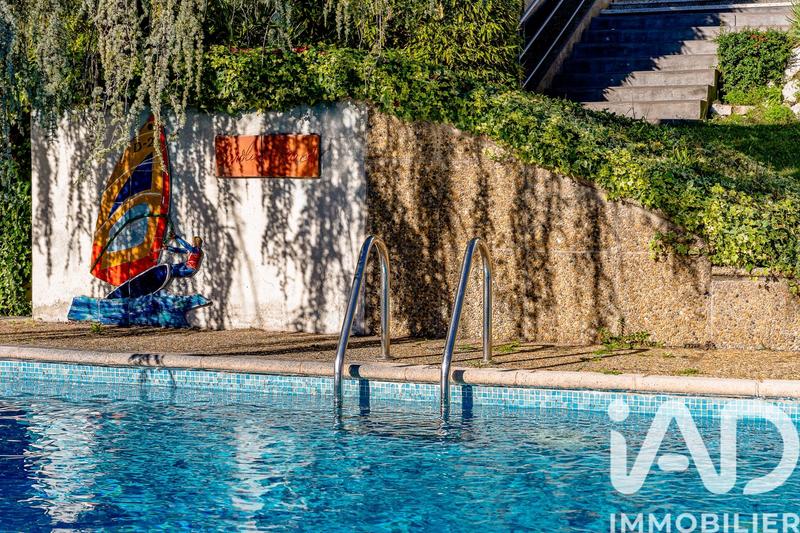 Maison - 234 m² - 7 pièces