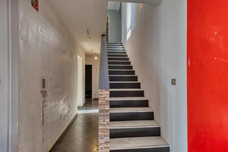 Maison - 270 m² - 9 pièces