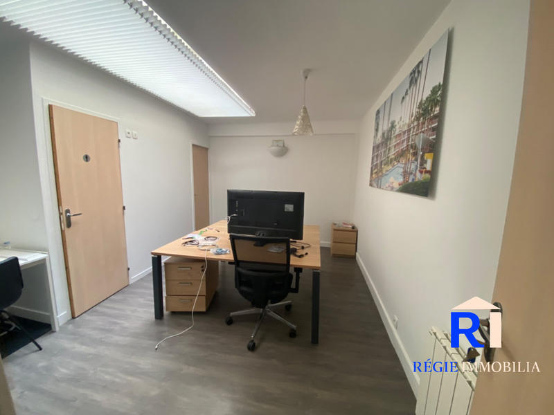 Bureau - 229 m² - 7 pièces