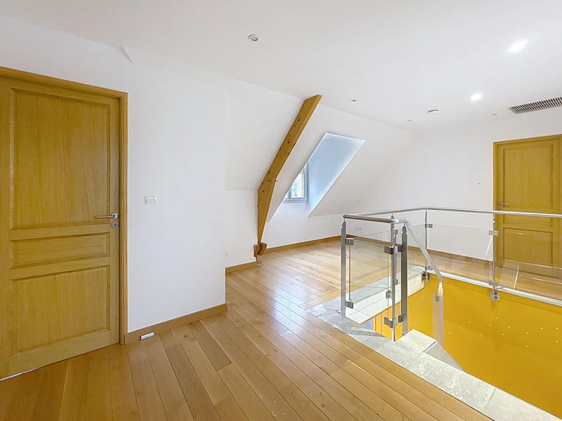 Maison - 206 m² - 8 pièces