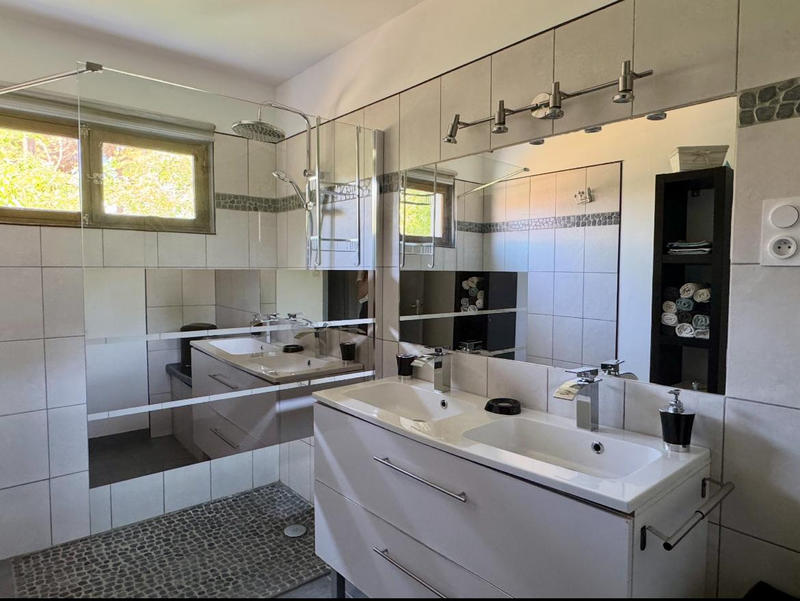 Maison - 242 m² - 10 pièces