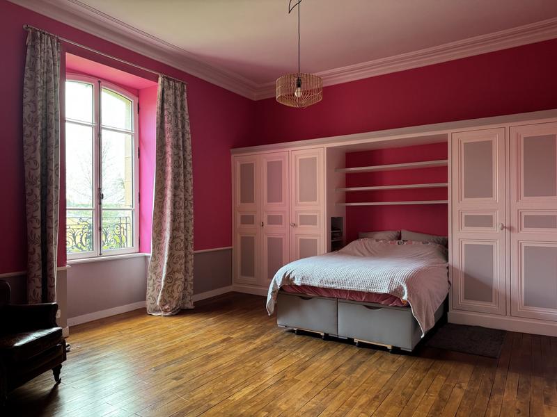 Maison - 250 m² - 8 pièces