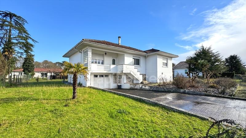 Maison - 99 m² - 5 pièces