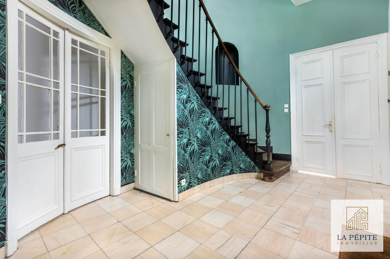 Maison - 306 m² - 10 pièces