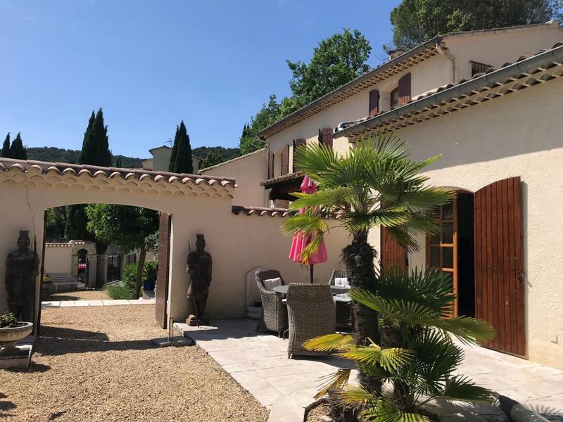 Maison - 243 m² - 4 pièces