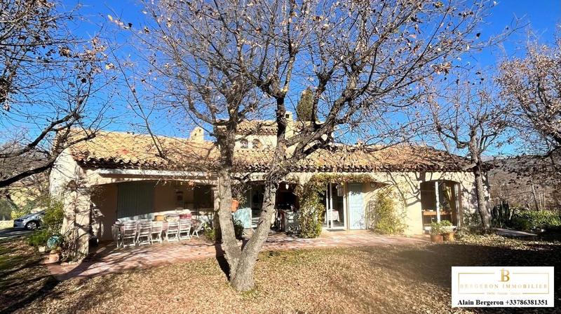 Maison traditionnelle - 157 m² - 6 pièces