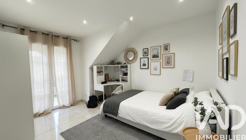 Maison - 195 m² - 7 pièces