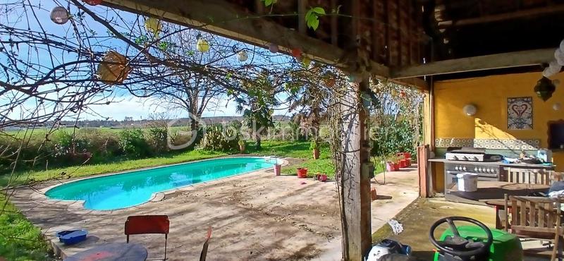 Demeure - 379 m² - 9 pièces