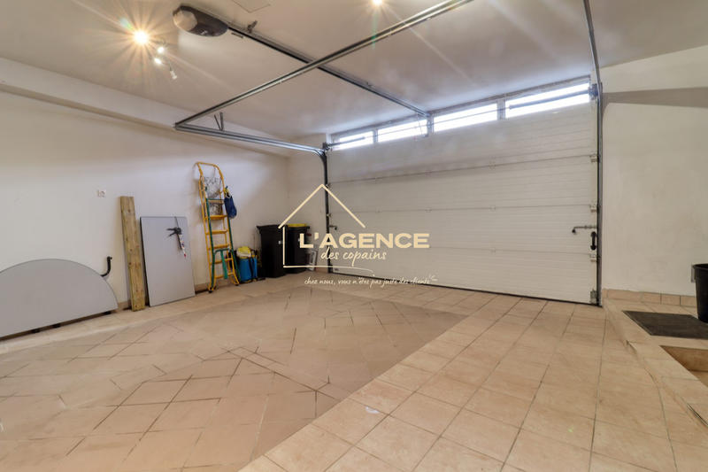 Maison - 335 m² - 8 pièces