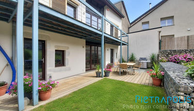 Maison - 255 m² - 5 pièces