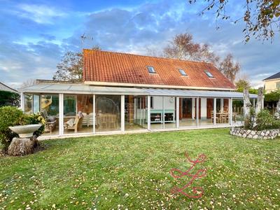 Maison - 185 m² - 9 pièces