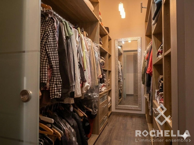 Maison - 201 m² - 5 pièces