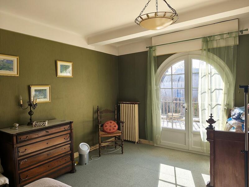 Villa - 302 m² - 13 pièces